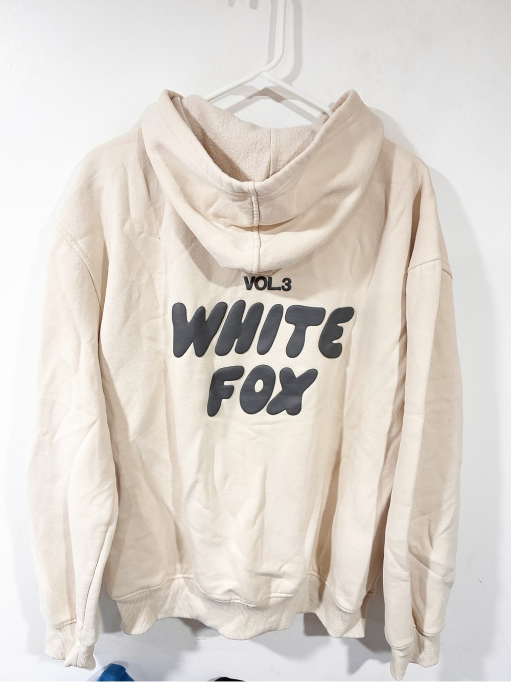 White Fox Boutique Offstage Hoodie Pebble Grey Cream Sweatshirt Size Large/XL - Picture 5 of 5
